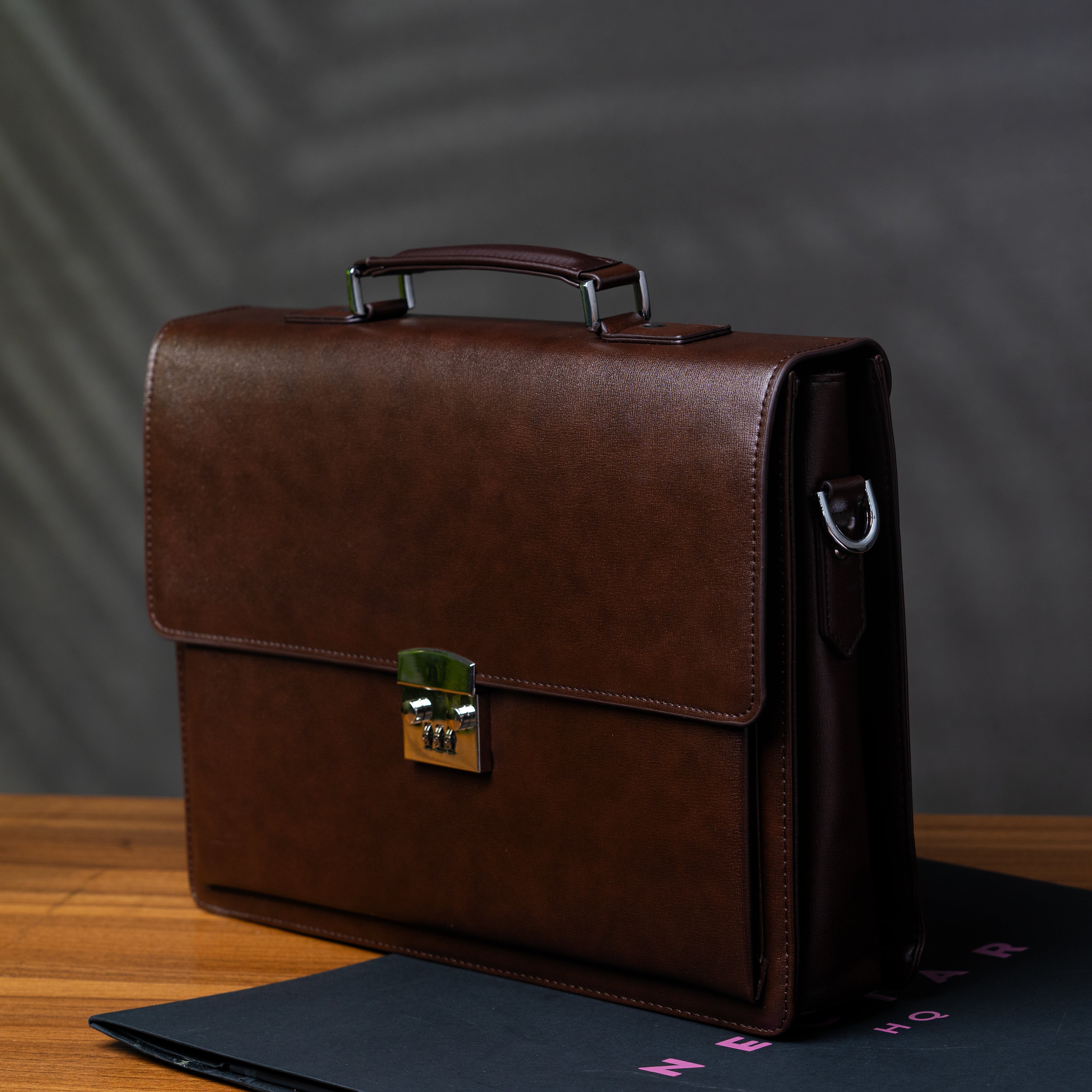 The ClassicCompass Briefcase