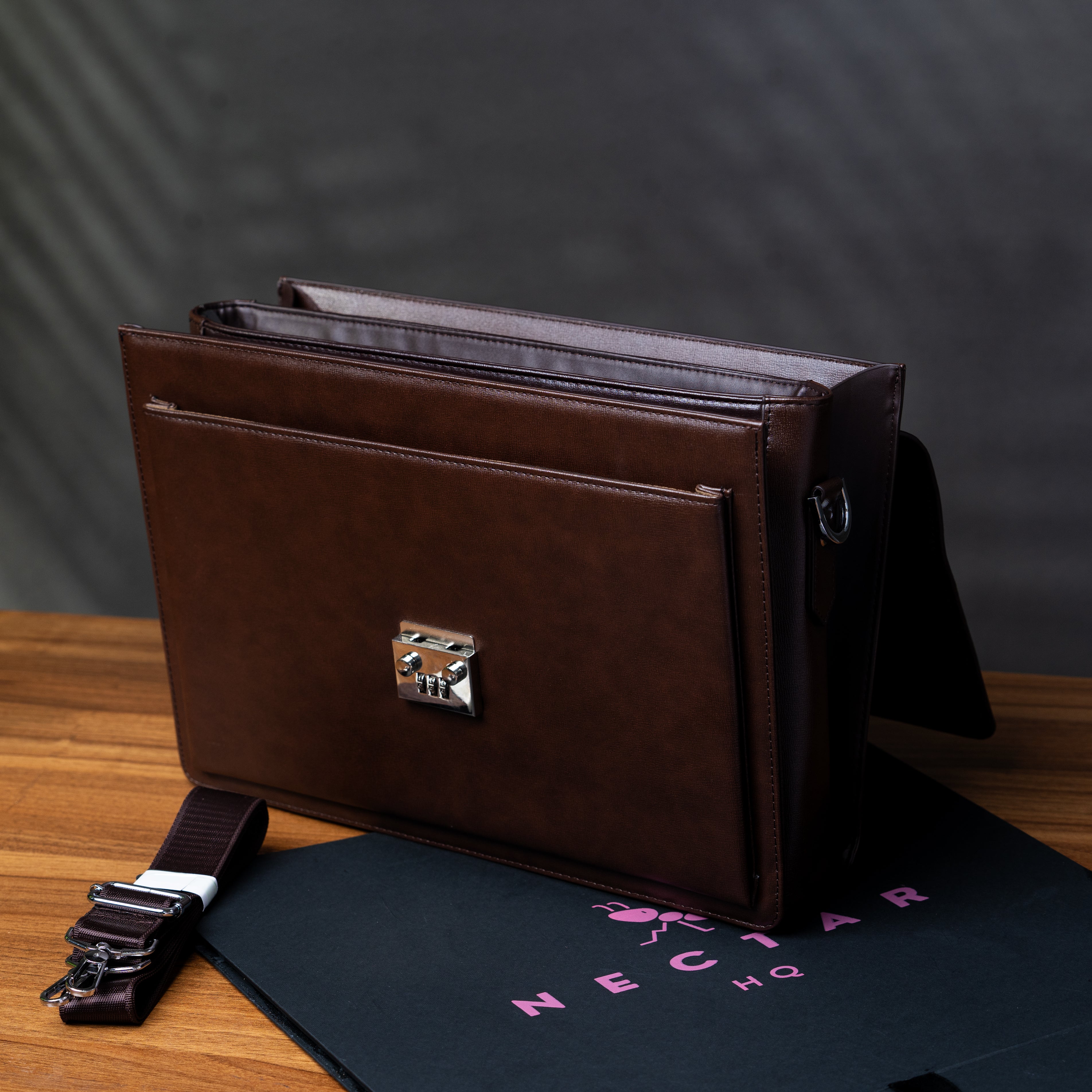 The ClassicCompass Briefcase