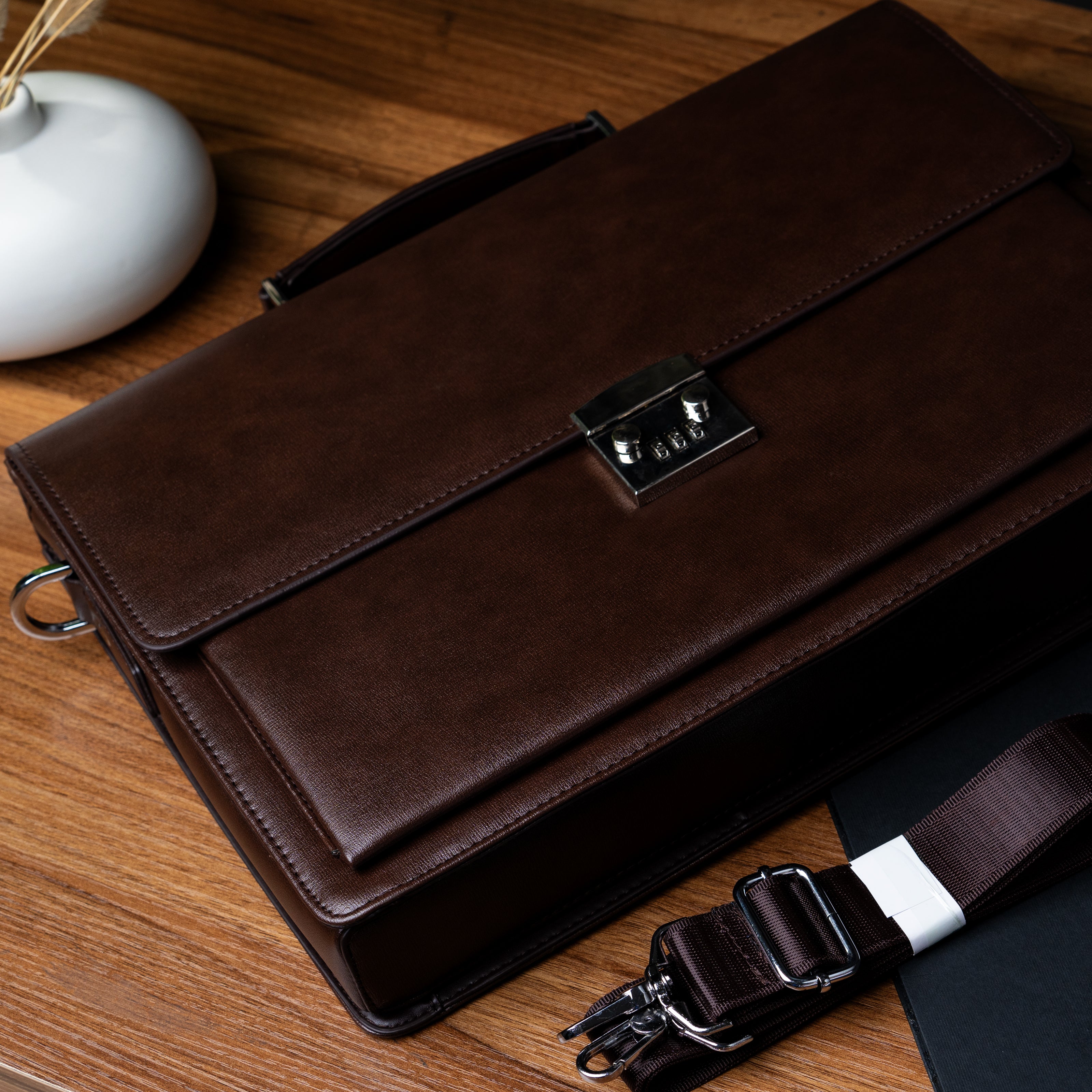 The ClassicCompass Briefcase